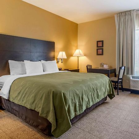 Quality Inn & Suites Lenexa Kansas City Exterior photo